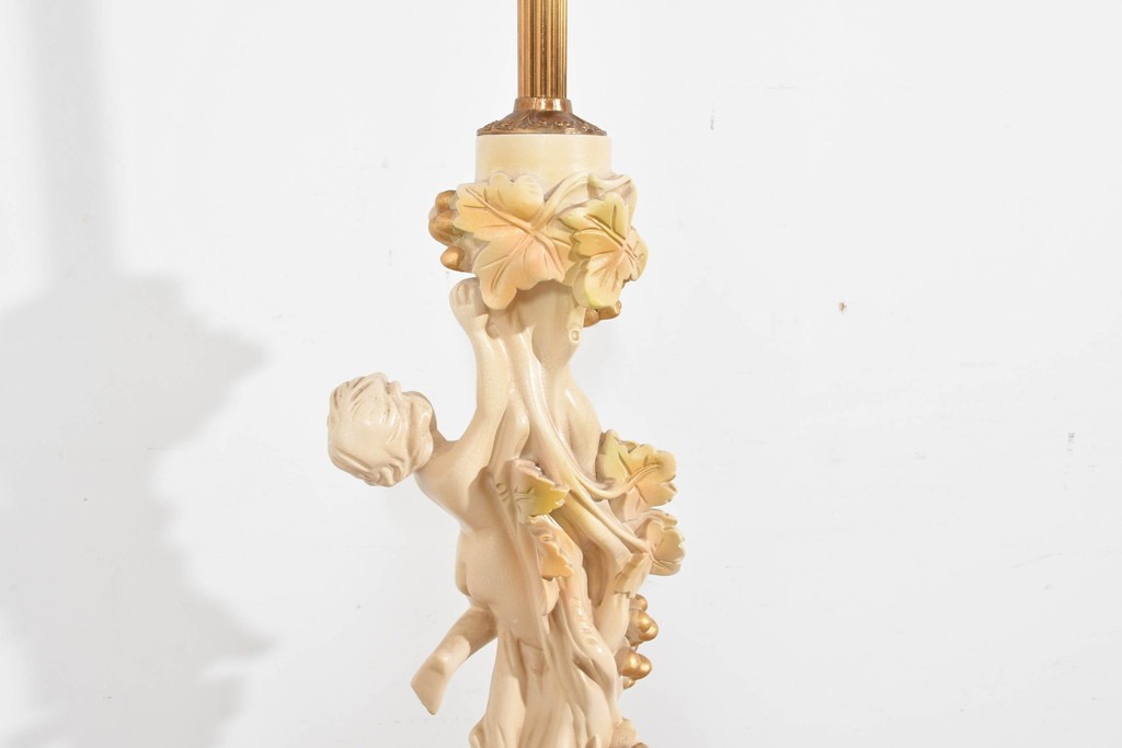 中古　SILIK(シリック)　ブドウと人物モチーフの装飾が華やかなポールハンガー　定価約46万円　(R-089714)