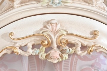 中古　美品　SILIK(シリック)　優美な装飾が華やかなロココ調キュリオケース　定価約170万円　(R-089716)