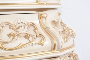 中古　美品　SILIK(シリック)　優美な装飾が華やかなロココ調キュリオケース　定価約170万円　(R-089716)