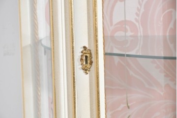 中古　美品　SILIK(シリック)　優美な装飾が華やかなロココ調キュリオケース　定価約170万円　(R-089717)