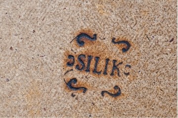 中古　美品　SILIK(シリック)　優美な装飾が華やかなロココ調キュリオケース　定価約170万円　(R-089717)
