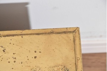 中古　イギリス　真鍮張り　ゴルフ風景の意匠が個性的で味わい深い収納ボックス　(R-089719)