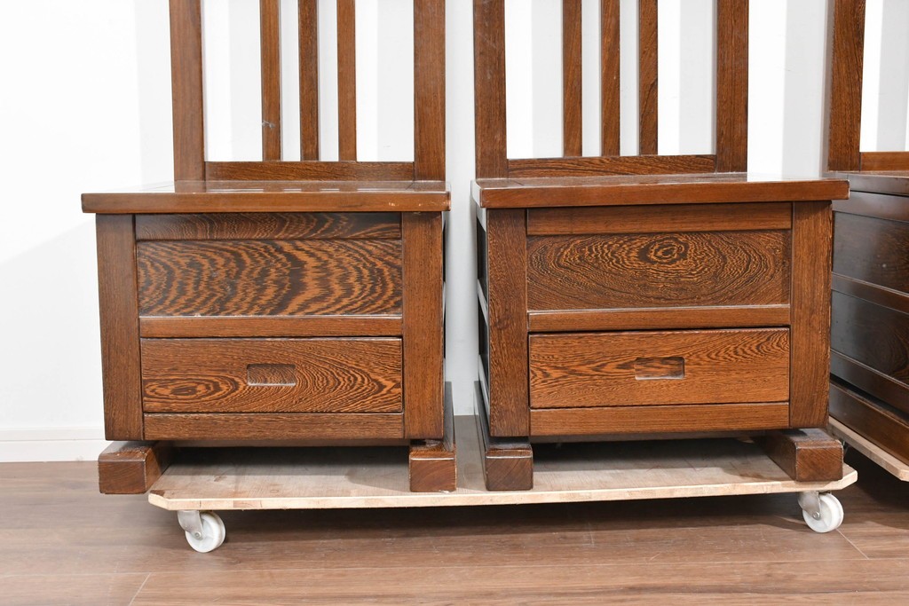 中古　美品　鉄刀木(タガヤサン)材　重厚な木目を楽しむ和モダンな囲炉裏テーブルと椅子4脚のセット　(R-089720)