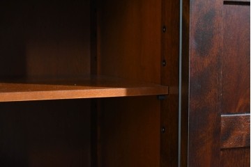 中古　美品　希少な廃盤品　北海道民芸家具　立体感のあるパネルデザインの脚付き下駄箱　(R-089722)
