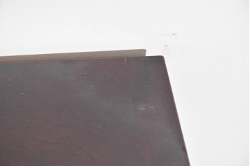 中古　美品　希少な廃盤品　北海道民芸家具　立体感のあるパネルデザインの脚付き下駄箱　(R-089722)