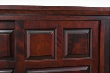 中古　美品　希少な廃盤品　北海道民芸家具　立体感のあるパネルデザインの脚付き下駄箱　(R-089722)