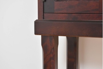 中古　美品　希少な廃盤品　北海道民芸家具　立体感のあるパネルデザインの脚付き下駄箱　(R-089722)