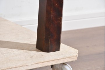 中古　美品　希少な廃盤品　北海道民芸家具　立体感のあるパネルデザインの脚付き下駄箱　(R-089722)