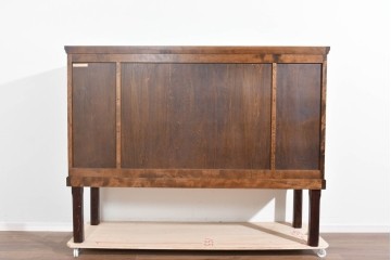 中古　美品　希少な廃盤品　北海道民芸家具　立体感のあるパネルデザインの脚付き下駄箱　(R-089722)
