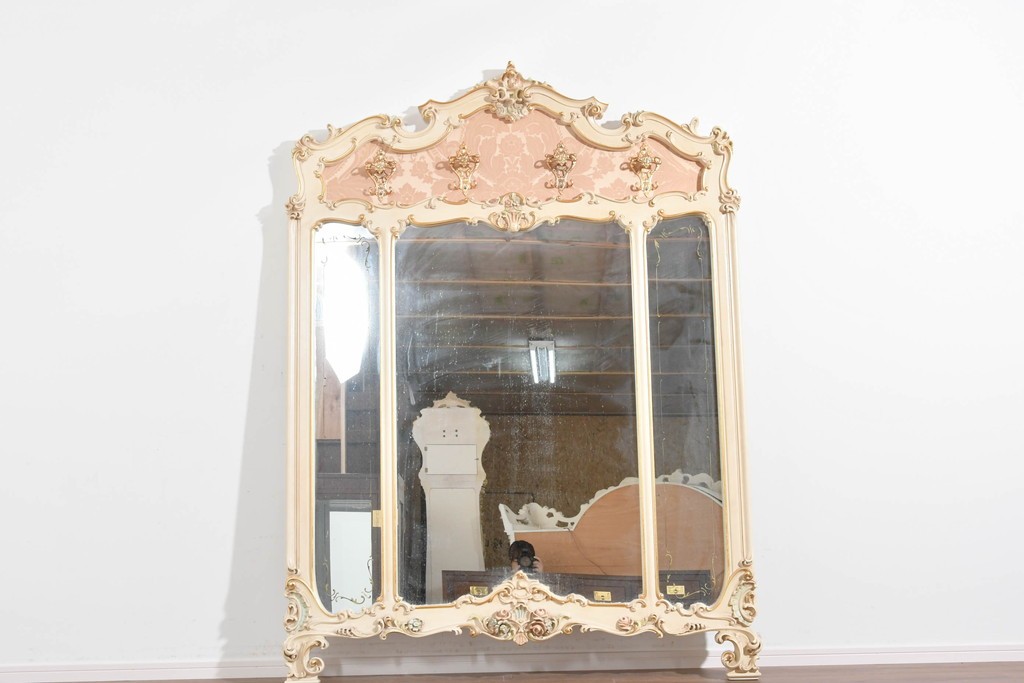 中古　イタリア製　高級家具　SILIK(シリック)　ロココ調　華やかな装飾が目を引く特大壁掛けミラー　(R-089723)