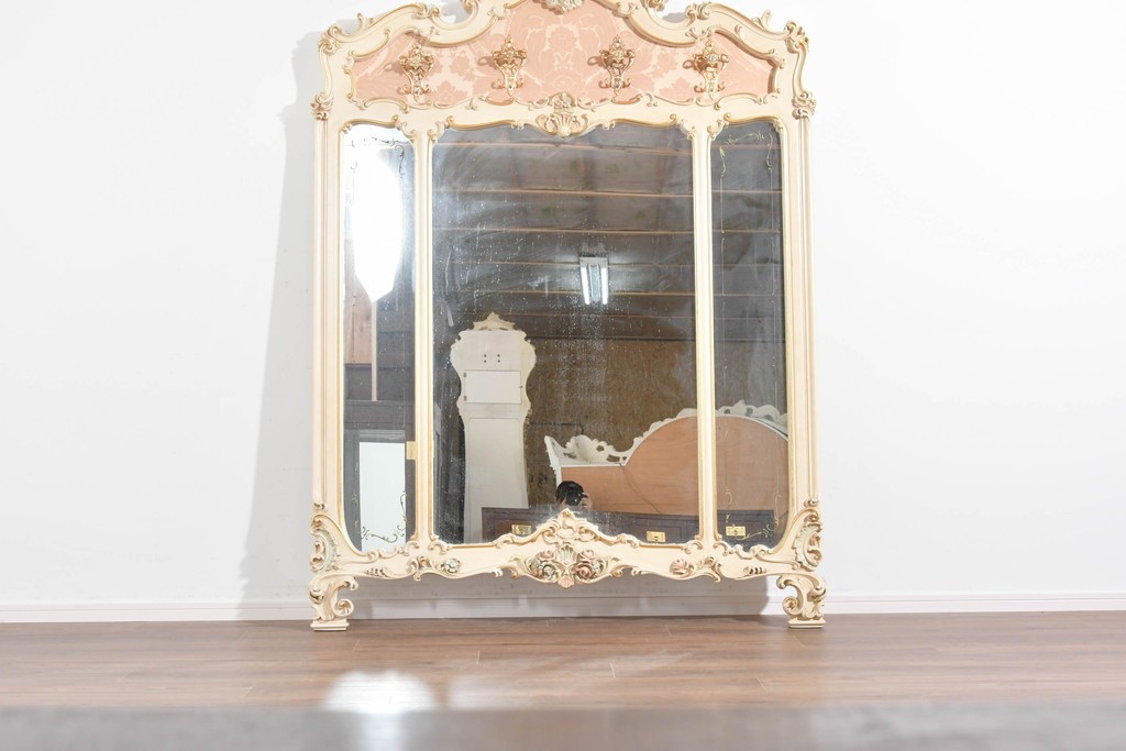 中古　イタリア製　高級家具　SILIK(シリック)　ロココ調　華やかな装飾が目を引く特大壁掛けミラー　(R-089723)