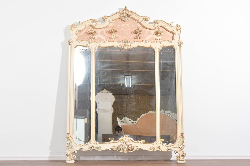 中古　イタリア製　高級家具　SILIK(シリック)　ロココ調　華やかな装飾が目を引く特大壁掛けミラー　(R-089723)