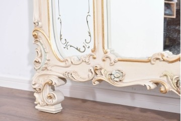 中古　イタリア製　高級家具　SILIK(シリック)　ロココ調　華やかな装飾が目を引く特大壁掛けミラー　(R-089723)