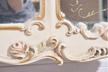 中古　イタリア製　高級家具　SILIK(シリック)　ロココ調　華やかな装飾が目を引く特大壁掛けミラー　(R-089723)