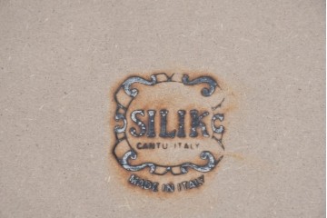 中古　イタリア製　高級家具　SILIK(シリック)　ロココ調　華やかな装飾が目を引く特大壁掛けミラー　(R-089723)