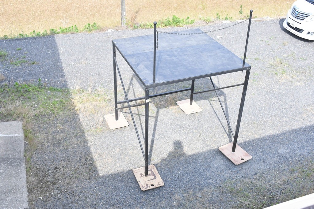 中古　店舗什器　在庫40　特注　2メートル角の組み立て式アイアンラック展示台　(R-089724)