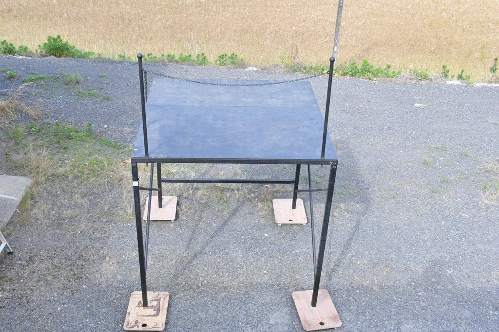 中古　店舗什器　在庫40　特注　2メートル角の組み立て式アイアンラック展示台　(R-089724)