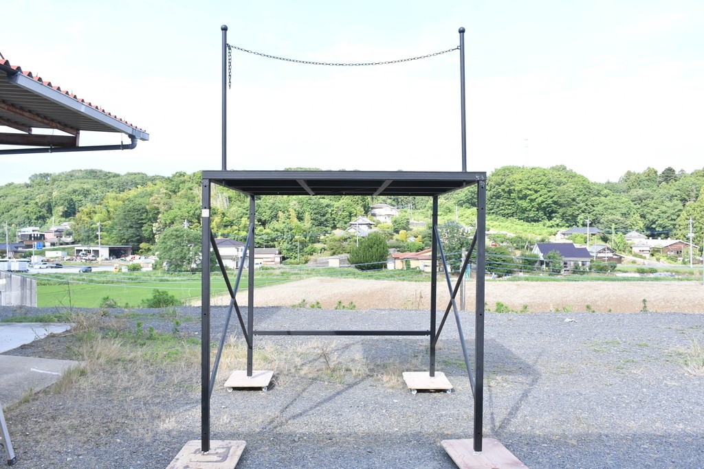 中古　店舗什器　在庫40　特注　2メートル角の組み立て式アイアンラック展示台　(R-089724)