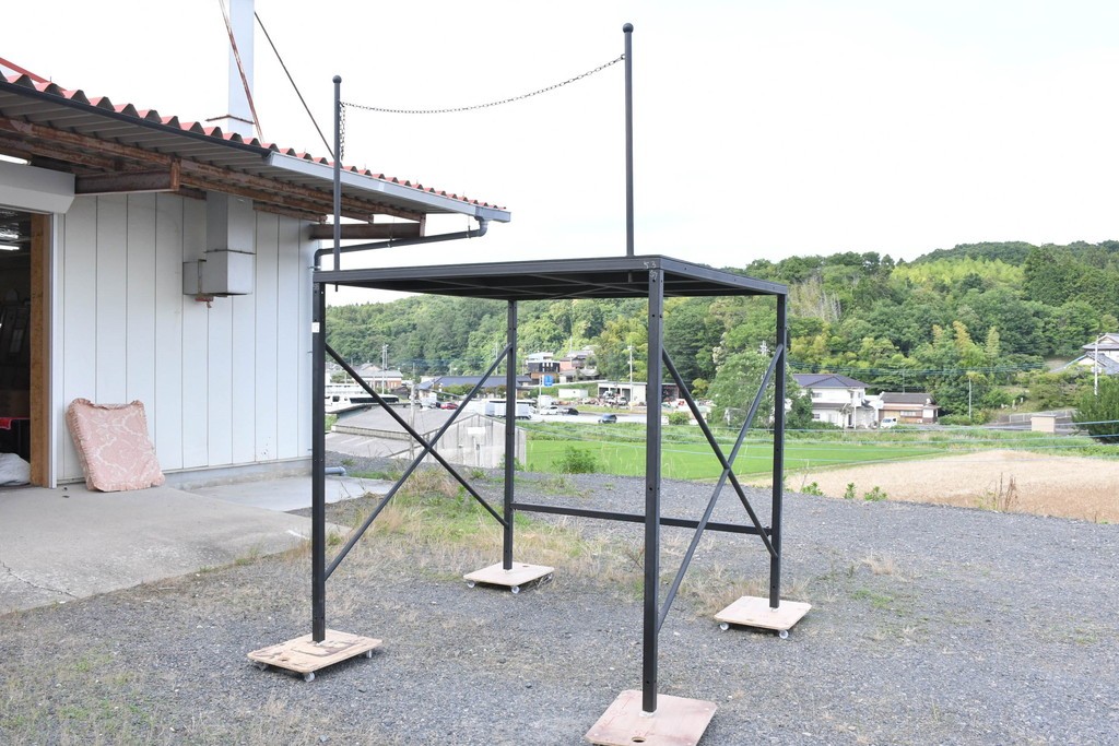 中古　店舗什器　在庫40　特注　2メートル角の組み立て式アイアンラック展示台　(R-089724)