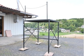 中古　店舗什器　在庫40　特注　2メートル角の組み立て式アイアンラック展示台　(R-089724)
