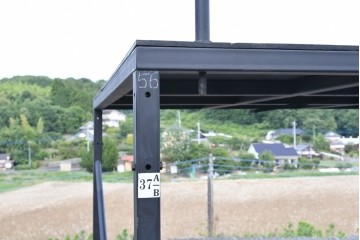 中古　店舗什器　在庫40　特注　2メートル角の組み立て式アイアンラック展示台　(R-089724)