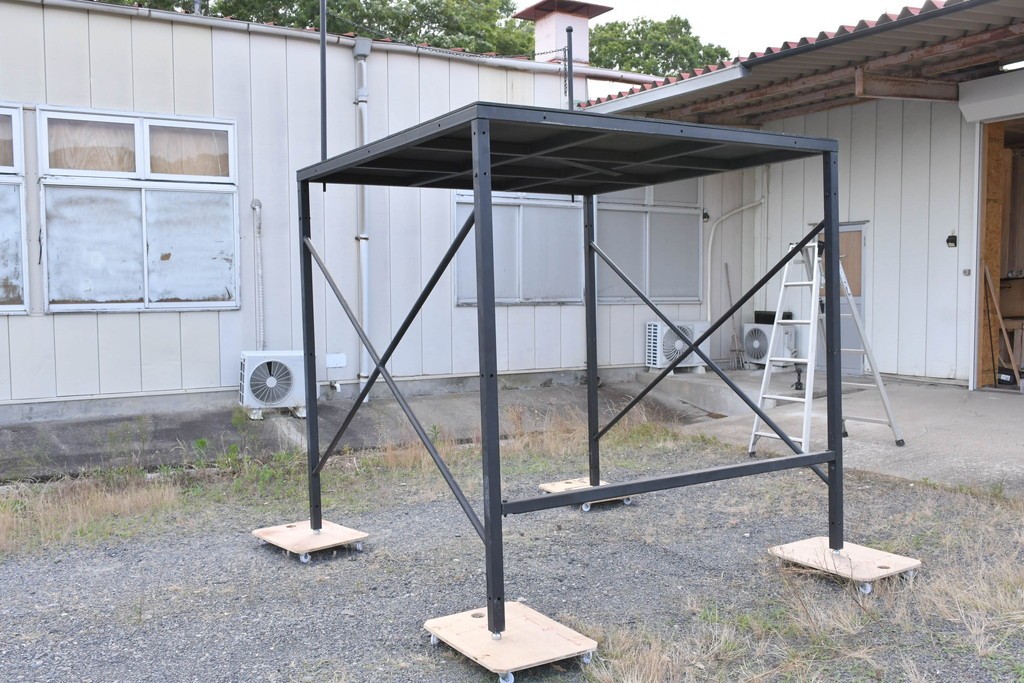 中古　店舗什器　在庫40　特注　2メートル角の組み立て式アイアンラック展示台　(R-089724)