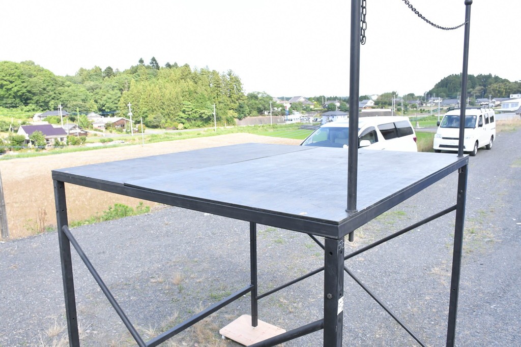 中古　店舗什器　在庫40　特注　2メートル角の組み立て式アイアンラック展示台　(R-089724)