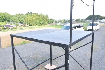 中古　店舗什器　在庫40　特注　2メートル角の組み立て式アイアンラック展示台　(R-089724)