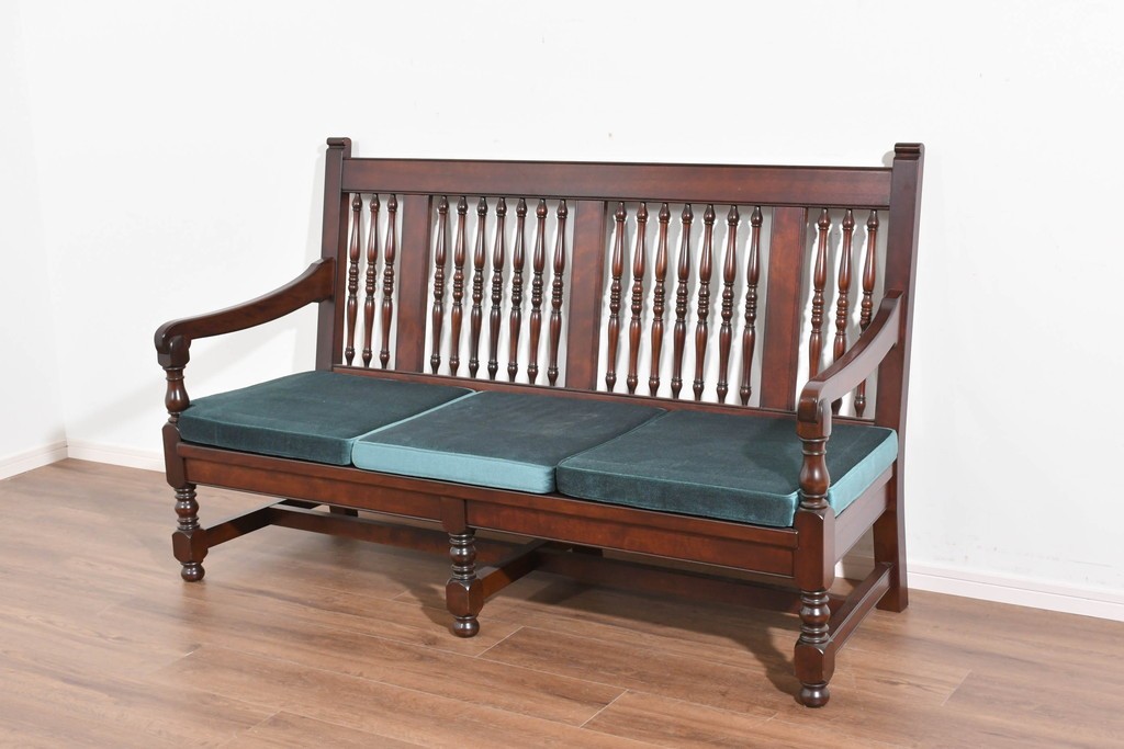 中古　美品　松本民芸家具　挽物の意匠が上品な3人掛けD型布張りイス　(R-089725)