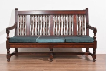 中古　美品　松本民芸家具　挽物の意匠が上品な3人掛けD型布張りイス　(R-089725)