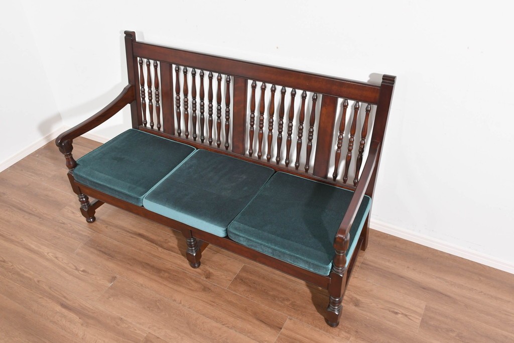 中古　美品　松本民芸家具　挽物の意匠が上品な3人掛けD型布張りイス　(R-089725)