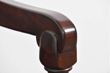 中古　美品　松本民芸家具　挽物の意匠が上品な3人掛けD型布張りイス　(R-089725)