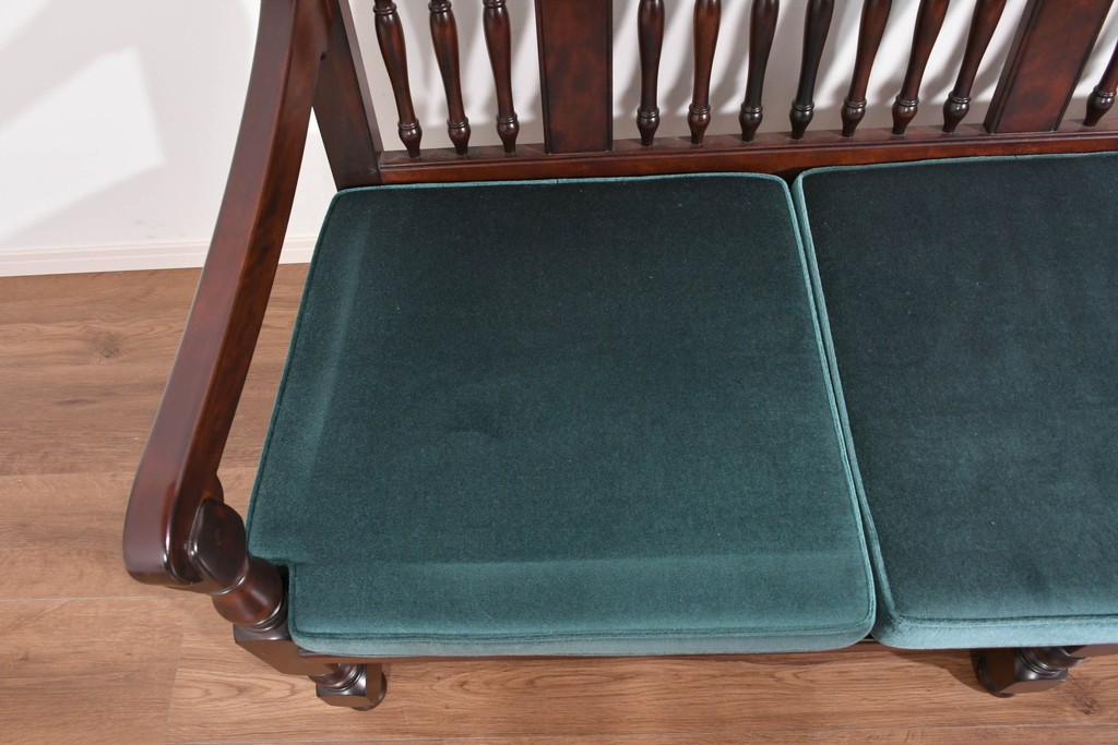 中古　美品　松本民芸家具　挽物の意匠が上品な3人掛けD型布張りイス　(R-089725)