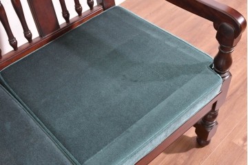 中古　美品　松本民芸家具　挽物の意匠が上品な3人掛けD型布張りイス　(R-089725)