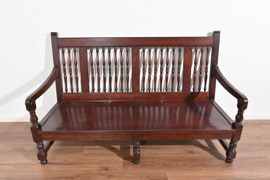 中古　美品　松本民芸家具　挽物の意匠が上品な3人掛けD型布張りイス　(R-089725)