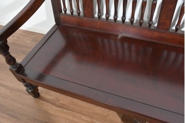 中古　美品　松本民芸家具　挽物の意匠が上品な3人掛けD型布張りイス　(R-089725)