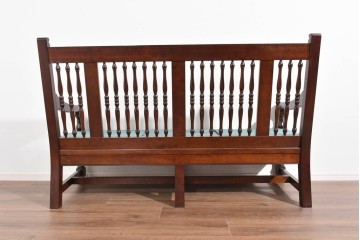 中古　美品　松本民芸家具　挽物の意匠が上品な3人掛けD型布張りイス　(R-089725)