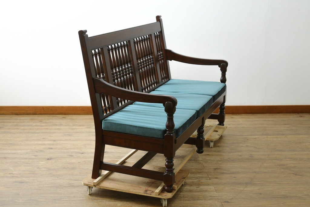 中古　美品　松本民芸家具　挽物の意匠が上品な3人掛けD型布張りイス　(R-089725)