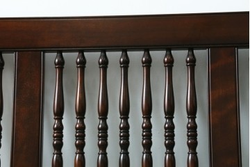 中古　美品　松本民芸家具　挽物の意匠が上品な3人掛けD型布張りイス　(R-089725)