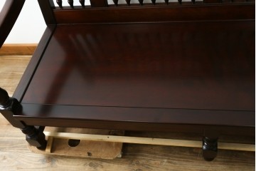 中古　美品　松本民芸家具　挽物の意匠が上品な3人掛けD型布張りイス　(R-089725)