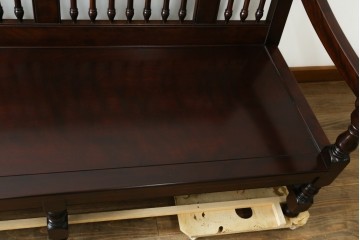 中古　美品　松本民芸家具　挽物の意匠が上品な3人掛けD型布張りイス　(R-089725)