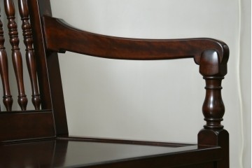 中古　美品　松本民芸家具　挽物の意匠が上品な3人掛けD型布張りイス　(R-089725)