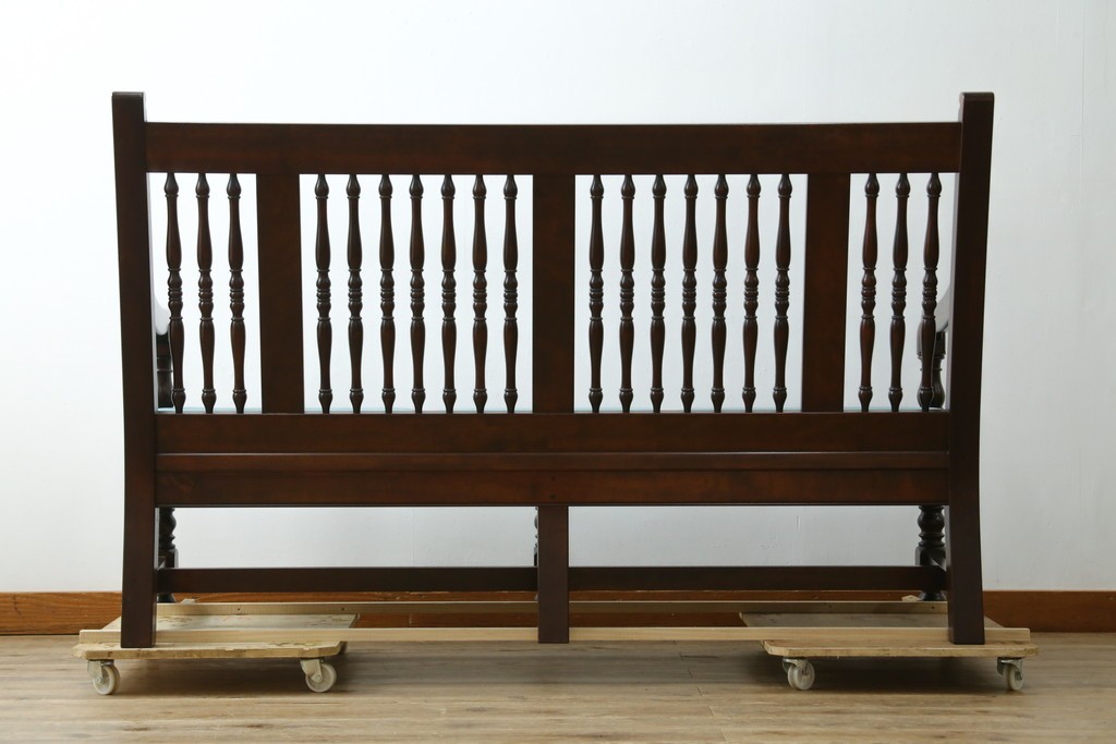 中古　美品　松本民芸家具　挽物の意匠が上品な3人掛けD型布張りイス　(R-089725)