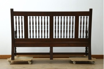 中古　美品　松本民芸家具　挽物の意匠が上品な3人掛けD型布張りイス　(R-089725)