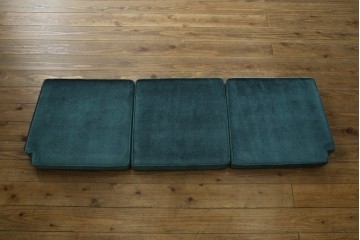 中古　美品　松本民芸家具　挽物の意匠が上品な3人掛けD型布張りイス　(R-089725)