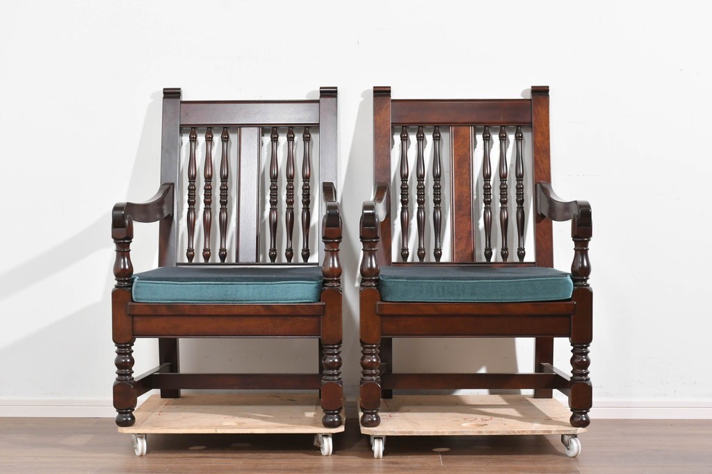 中古　美品　松本民芸家具　挽物の意匠が美しい1人掛けD型布張りイス2脚セット　(R-089726)