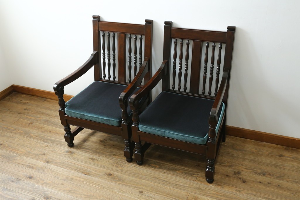 中古　美品　松本民芸家具　挽物の意匠が美しい1人掛けD型布張りイス2脚セット　(R-089726)