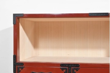 《台輪取り付け加工費込み》　中古　美品　仙台民芸箪笥(仙台箪笥)　欅産業製　朱色漆塗り　朱色に牡丹の黒金具が映える華やかな整理箪笥　(R-089728)