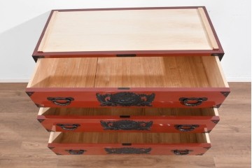 《天板取り付け加工費込み》　中古　美品　仙台民芸箪笥(仙台箪笥)　欅産業製　朱色漆塗り　朱色に牡丹の黒金具が映える華やかな衣装箪笥　(R-089729)