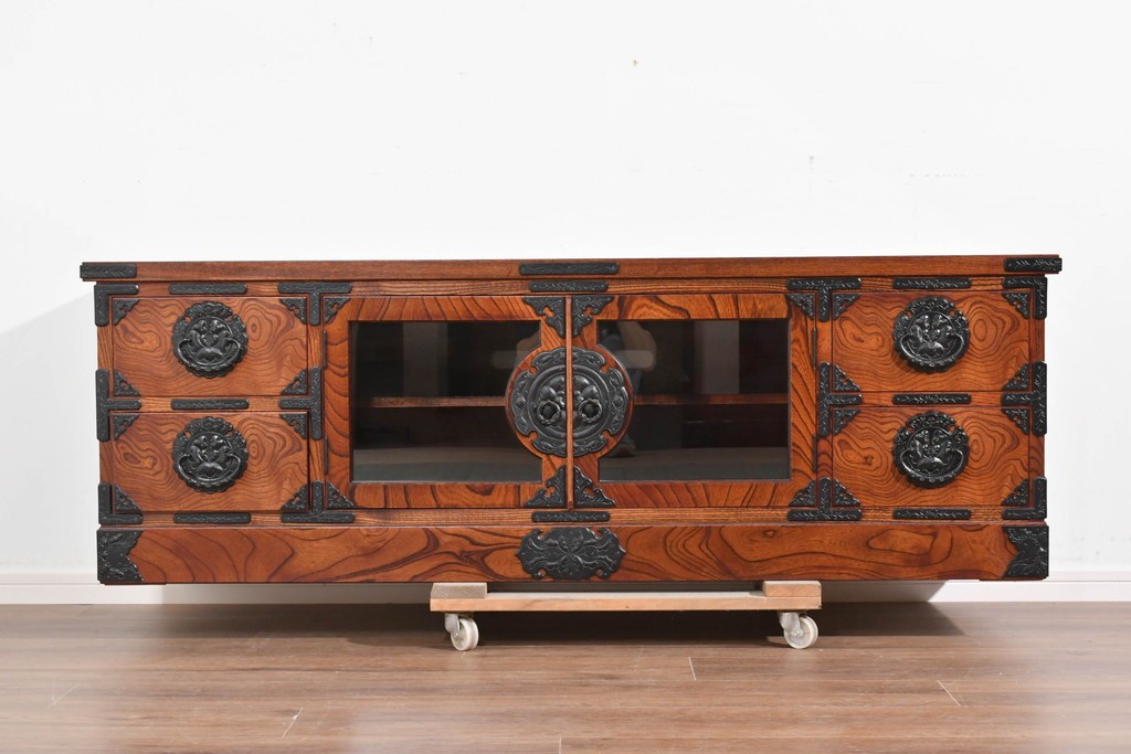中古　美品　岩谷堂箪笥　重厚な黒金具が映えるテレビ台　(R-089730)